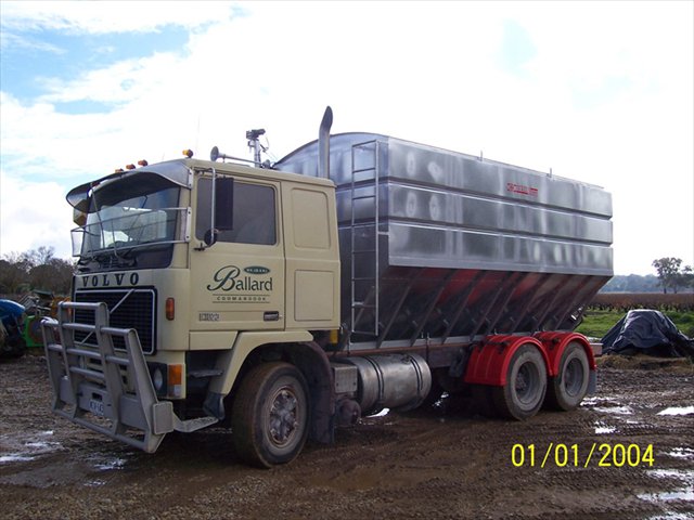 Special-purpose-feed-transporter-and-unloader.