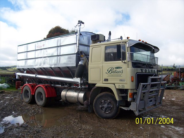 Special-purpose-feed-transporter-and-unloader.